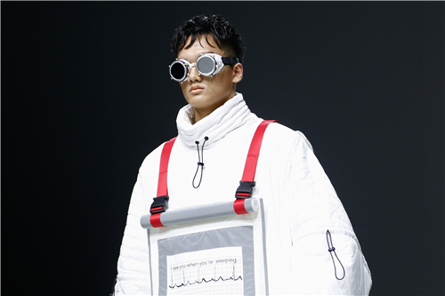 2018中文博彩平台
服装与服饰设计专业毕业生作品 亮相中国国际大学生时装周